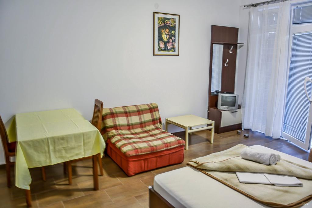 Apartments Drobni Pijesak Petrovac na moru Exterior foto