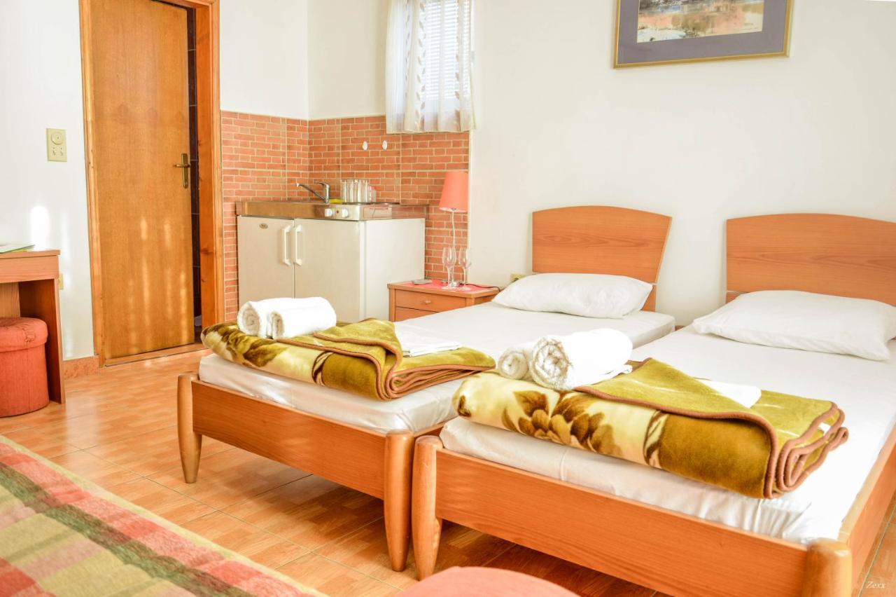 Apartments Drobni Pijesak Petrovac na moru Exterior foto